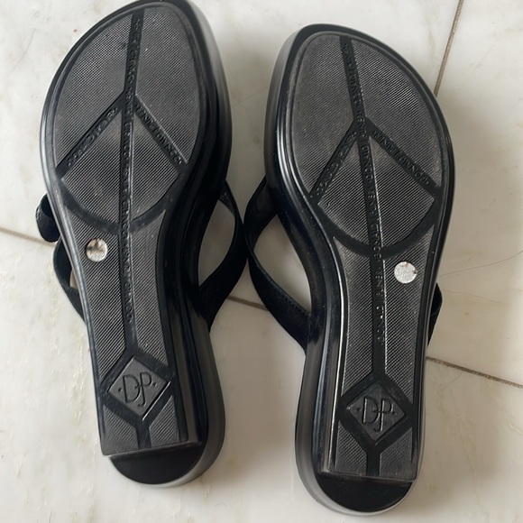 Donald J. Pliner black platform sandals with leather rosettes women’s size 8.5 - Picture 9 of 10